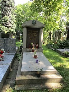 Obrázek 5 Hrob Egona Bondiho v Praze Na Malvazinkách